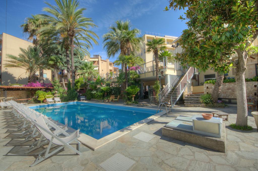 Hotel Residence La Palma Finale Ligure Eksteriør billede