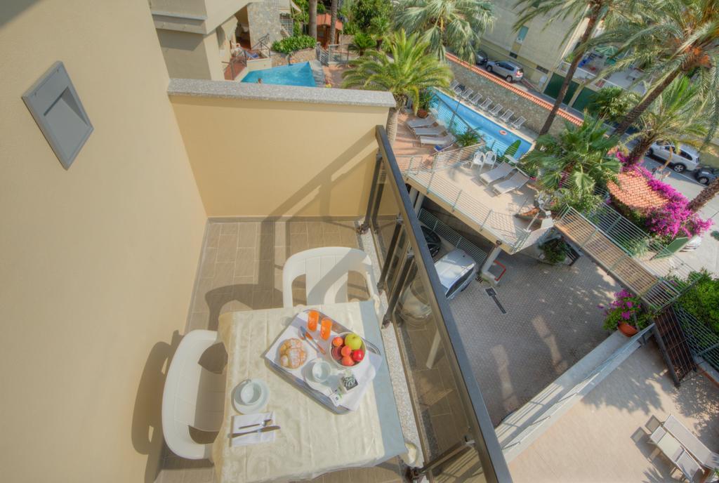 Hotel Residence La Palma Finale Ligure Eksteriør billede