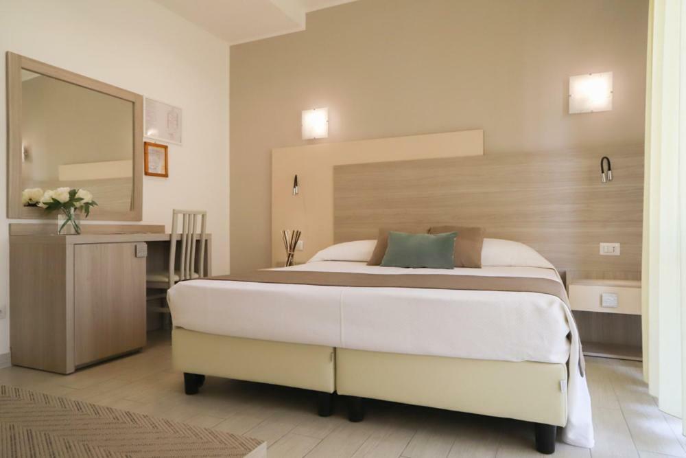 Hotel Residence La Palma Finale Ligure Eksteriør billede